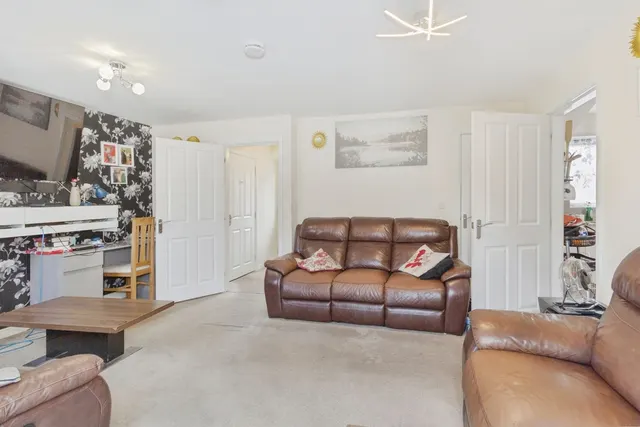 Lapwing Drive, Birstall, LE4, photo 3