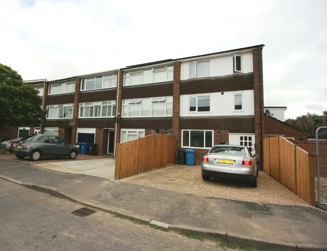 Blackhorse Close, Windsor, SL4, photo 1