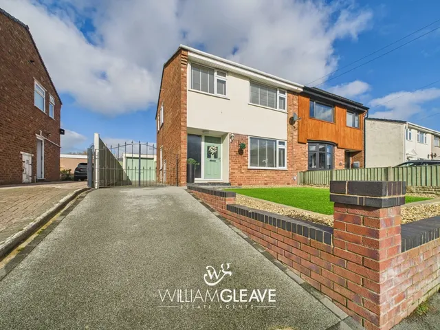 Grosvenor Road, Prestatyn, Denbighshire, LL19 7TS, photo 1