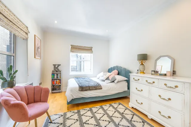 Photo 2 — 15 Centre Court Apartments, 69-71 Queensborough Terrace, London