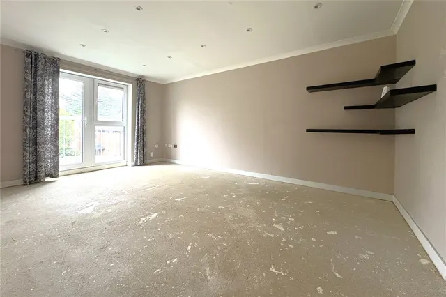Yeoman Drive, Staines-upon-Thames, TW19, photo 2