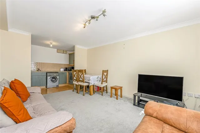 Goresbrook Road, Dagenham, RM9, photo 3