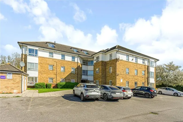 Goresbrook Road, Dagenham, RM9, photo 1