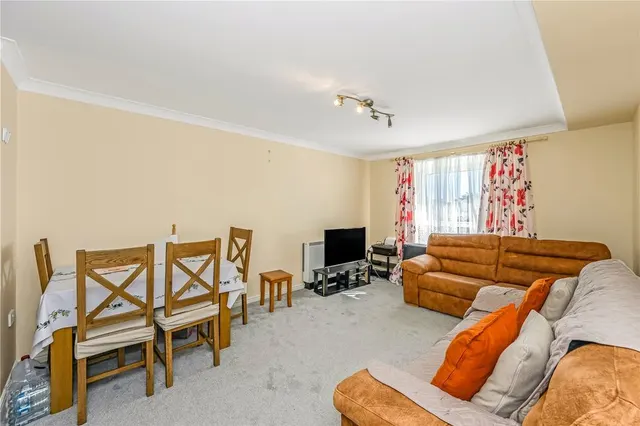Goresbrook Road, Dagenham, RM9, photo 2