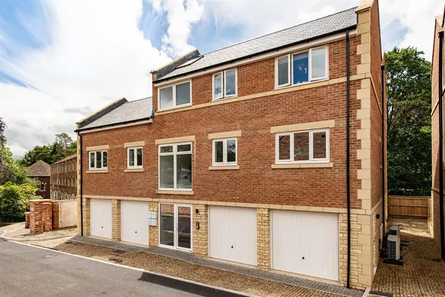 Polebarn Road, Trowbridge, BA14, photo 1