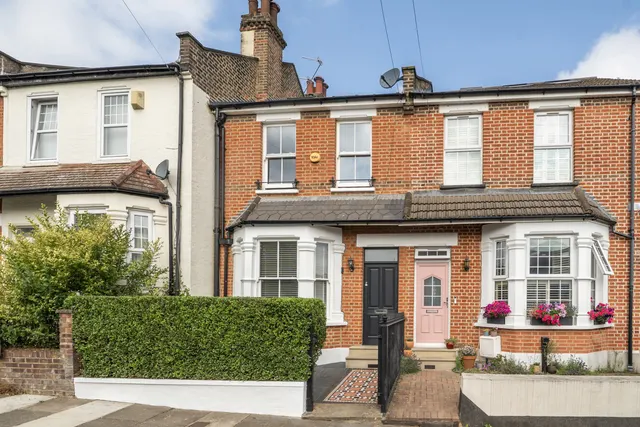 4 bedroom house — Pembroke Road, Muswell Hill, London, N10