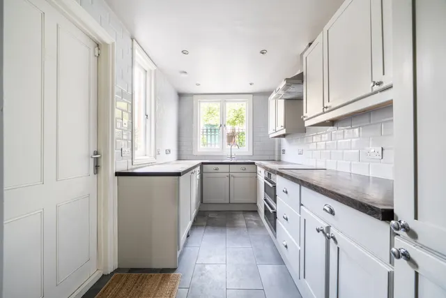 Photo 3 — Pembroke Road, Muswell Hill, London, N10
