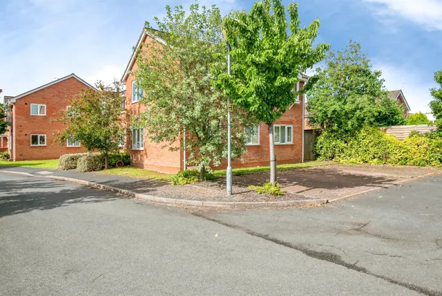 Photo 2 — Sky Court, Worcester
