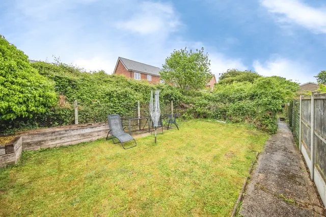 Photo 3 — De Greys Close, Great Cornard, Sudbury