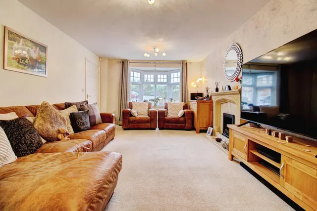 Canterbury Drive, Rugeley, WS15, photo 3
