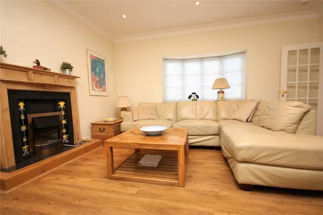 Photo 3 — 2 Sparken Cottages, 53A West Cliff Roa, Bournemouth, BH4