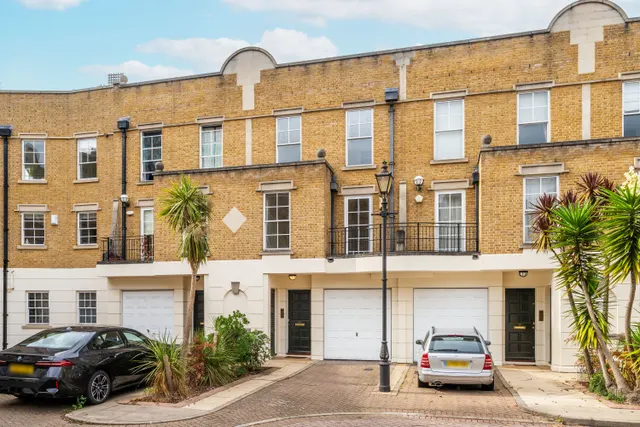 Lindsay Square, London, SW1V, photo 1