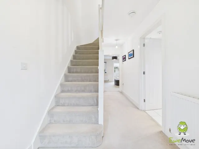 White Clover Drive, Basingstoke, RG23, photo 3