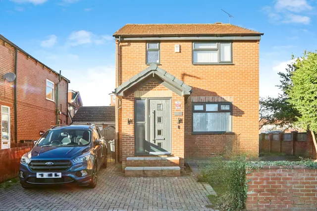Grange Park Road, Leeds, photo 1