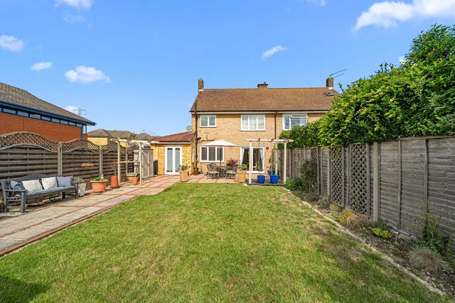 Photo 2 — Hanworth Lane, Chertsey KT16 9JX