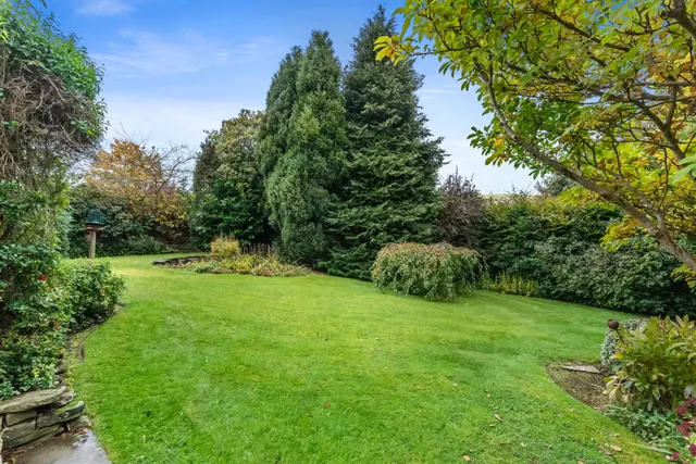 Brocklehurst Drive, Macclesfield, photo 3
