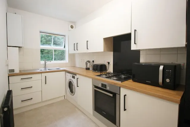 Photo 2 — 66 Middle Road, Southampton
