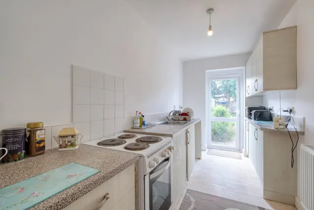 Chamberlain Crescent, Shirley, B90, photo 3