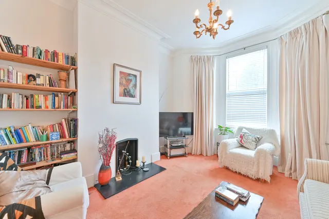 Photo 3 — 145 Southampton Way, London