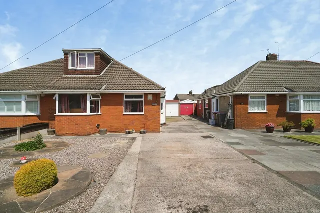 Walnut Close, Clifton, Swinton, Manchester, M27, photo 1