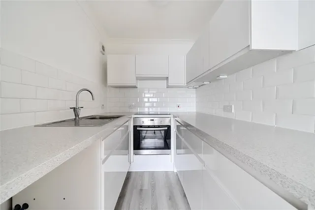 Photo 3 — Forge Close, Hayes, BR2