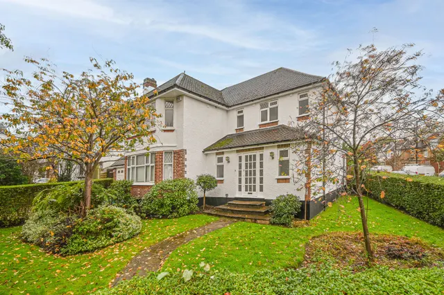 24 Longland Drive, London, photo 1