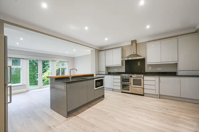 Photo 3 — 24 Longland Drive, London