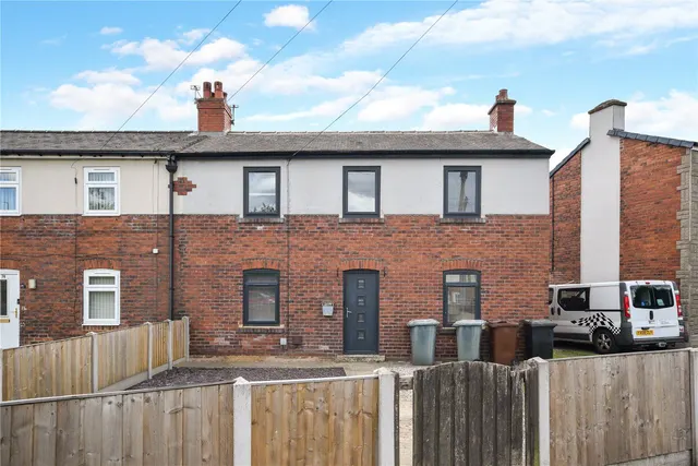 Bradford Road, Tingley, WF3, photo 1