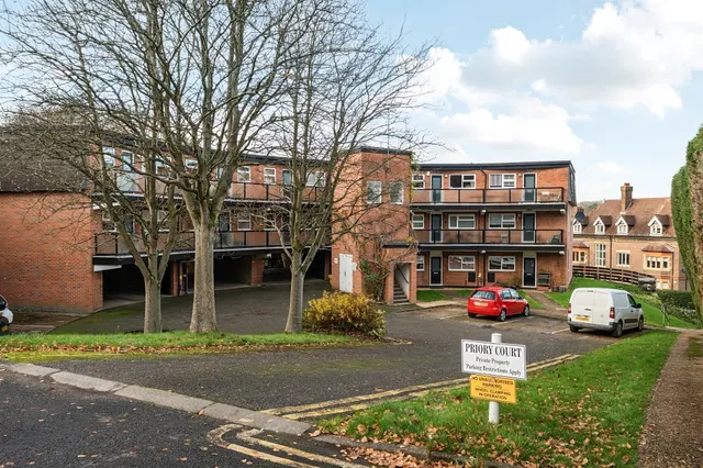 Priory Court, BERKHAMSTED, photo 1