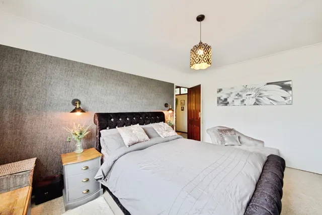 Photo 3 — Eastern Avenue East, ROMFORD, Essex, RM1