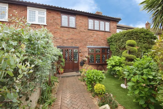 Eastern Avenue East, ROMFORD, Essex, RM1, photo 1
