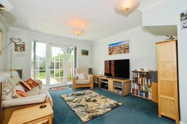 Willows Close, Pinner, HA5, photo 2