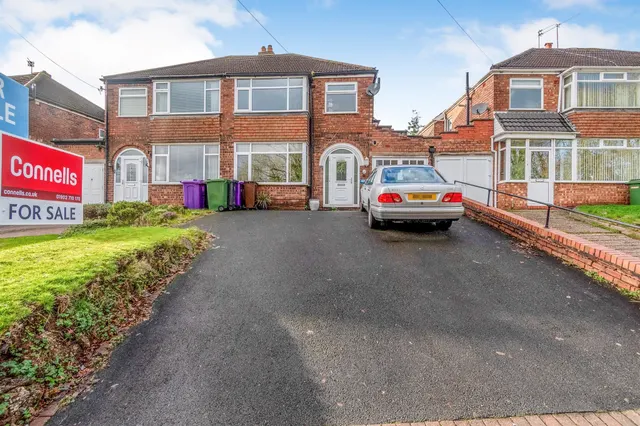 Aldersley Road, Claregate, Wolverhampton, photo 1