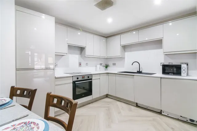 Photo 3 — Barrland Street, Pollokshields, Glasgow, G41