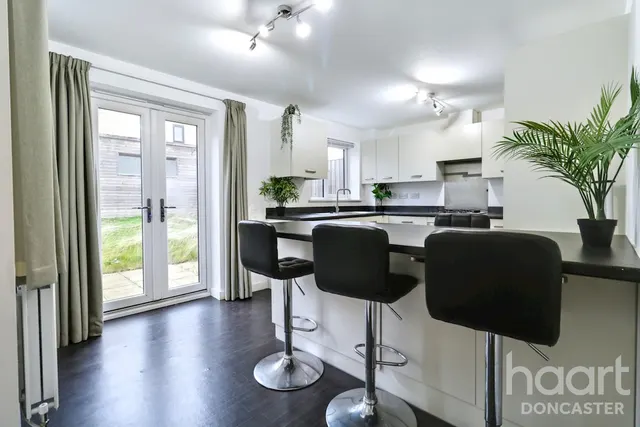Isinglass Drive, Edlington, DN12, photo 2