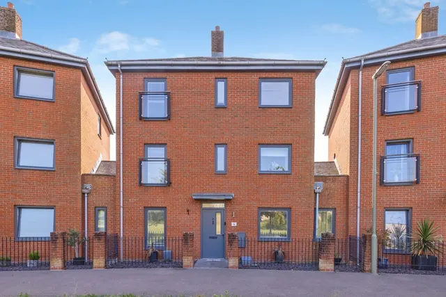 Darnel Crescent, Waterlooville, PO7, photo 1