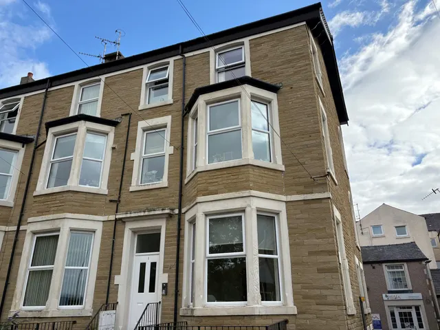 Highfield Crescent, Morecambe, LA4, photo 1