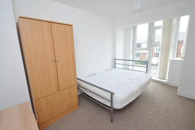 Plymouth View, Manchester, M13, photo 1