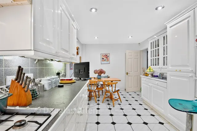 Chestnut Walk, Woodford Green, IG8, photo 2