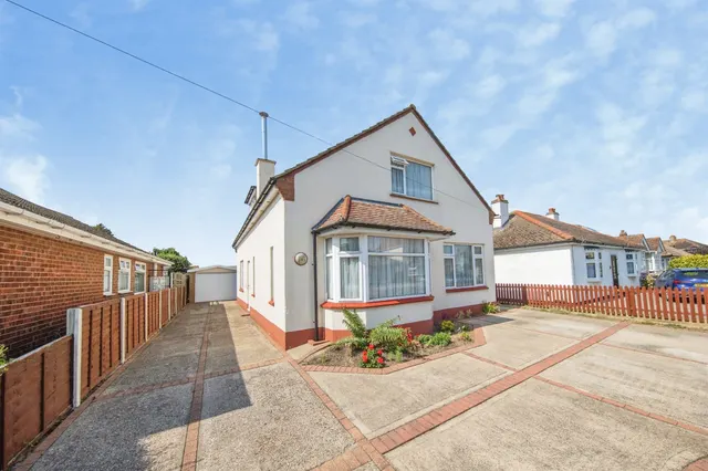 Preston Road, Holland-On-Sea, Clacton-On-Sea, photo 1
