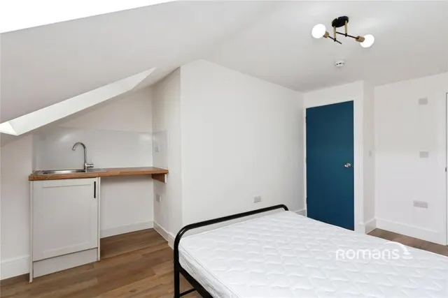 Ash Road, Aldershot, GU12, photo 1