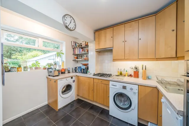 Brackley, Weybridge, KT13, photo 2
