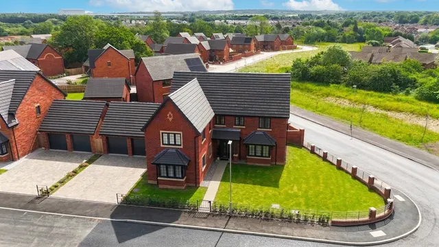 5 bedroom house, Bower Fold Drive, Stoke-On-Trent, ST4
