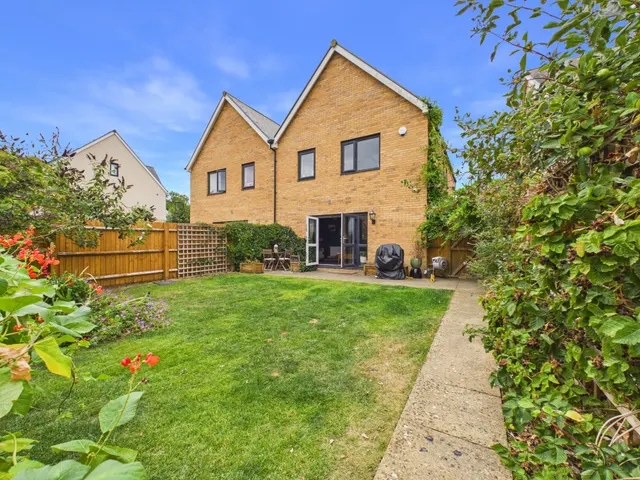 Budding Way, Dursley, GL11 5BE, photo 1