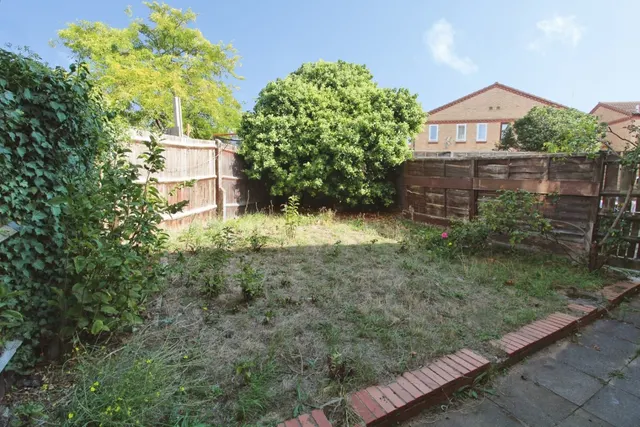 Courtland Grove, London, SE28, photo 2