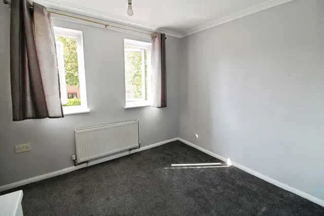 Courtland Grove, London, SE28, photo 3