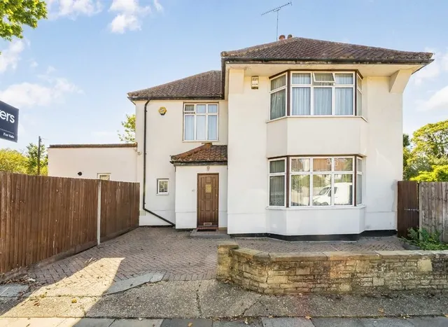 Hillcourt Avenue, North Finchley, N12, photo 1