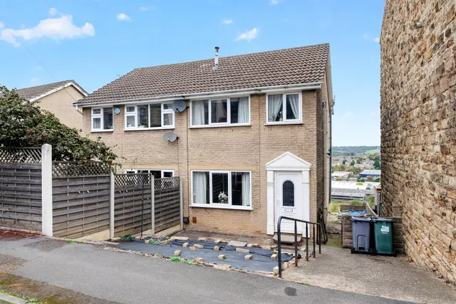 High Street, Hanging Heaton, WF17, photo 1
