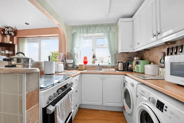 High Street, Hanging Heaton, WF17, photo 3