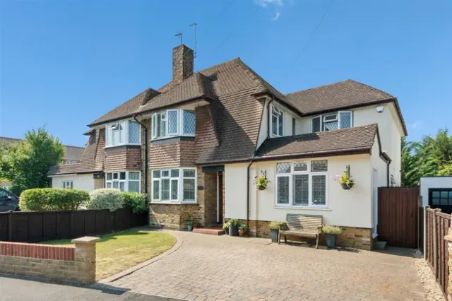 The Greenway, Ickenham,